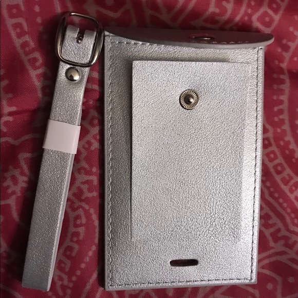 Understated Leather Travel Set - Picture 6 of 8